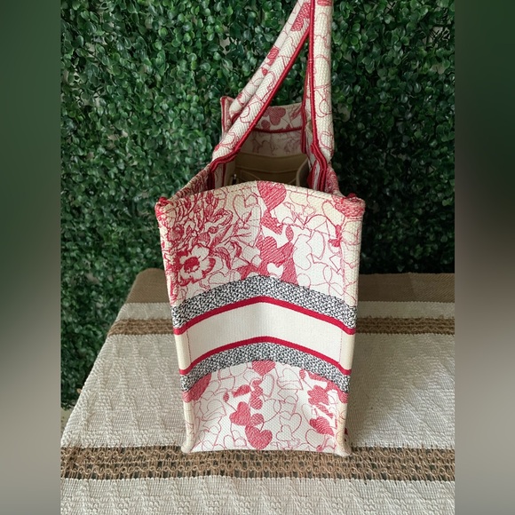 Christian Dior Limited Edition Valentines Day Medium Book Tote Authentic - Picture 2 of 12